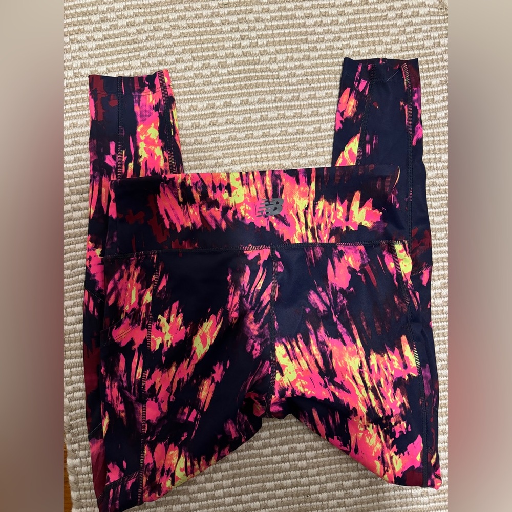 BARELY WORN New Balance Medium Leggings - Picture 3 of 3